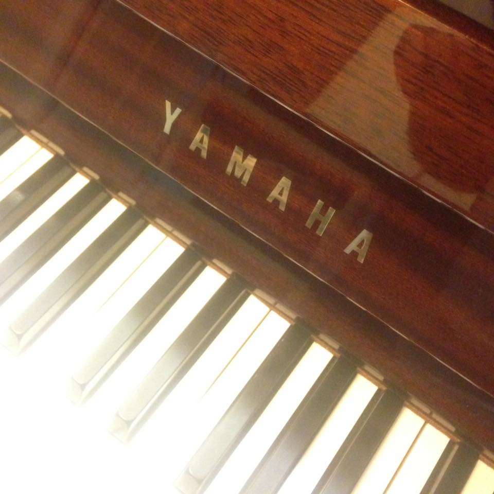 YAMAHA M1J upright piano
